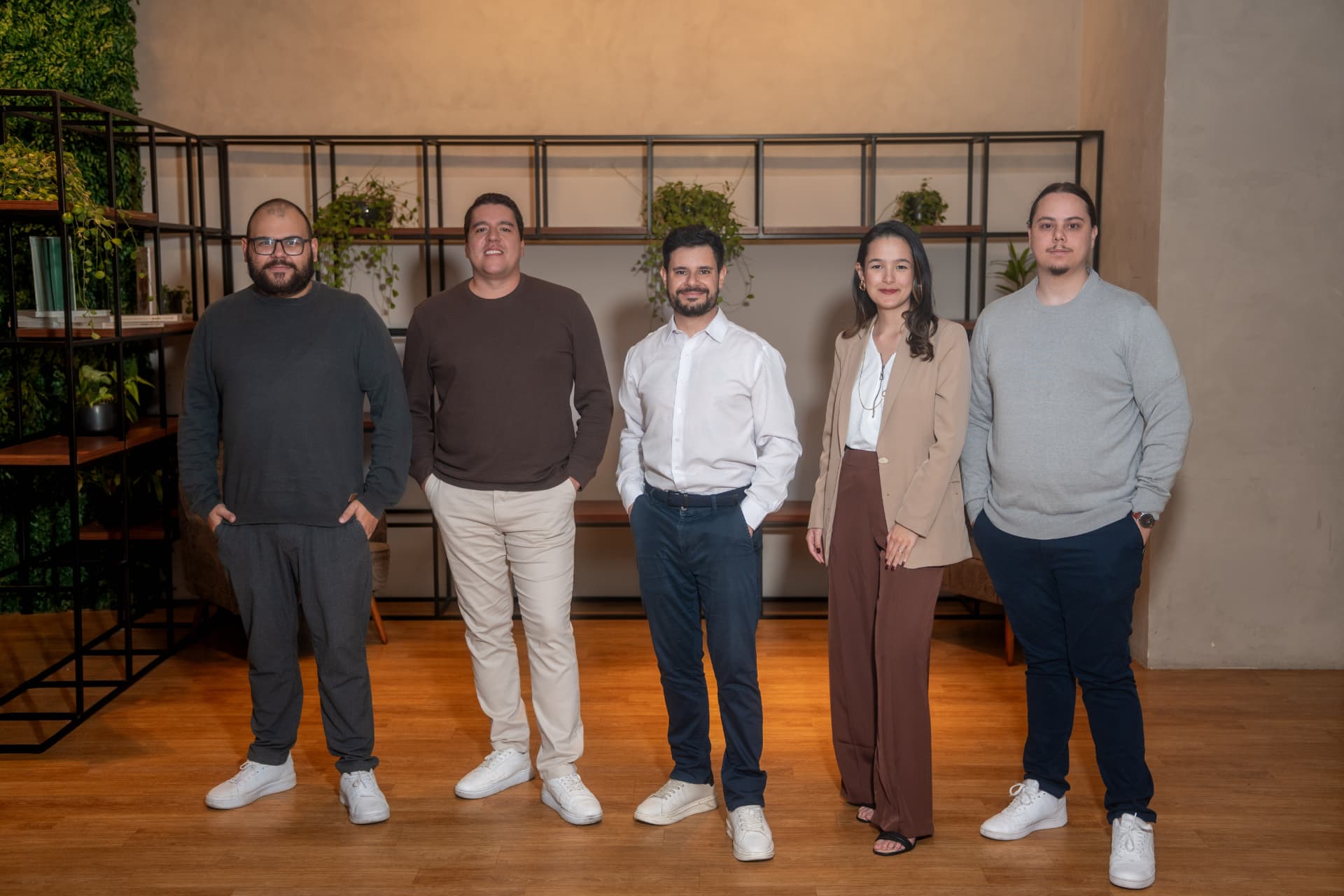Miller Augusto e os sócios da Ivy S/A reunidos na sede da companhia